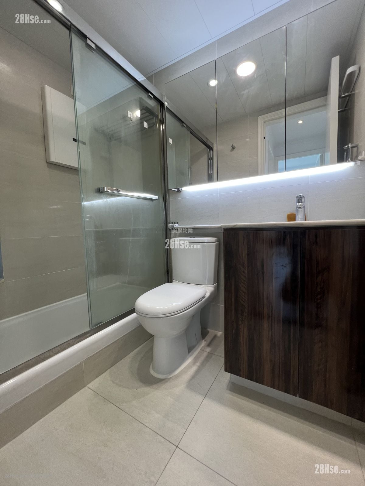 bathroom: Villa Esplanada Rental 2 Bedrooms , 1 Bathroom 498 ft²
