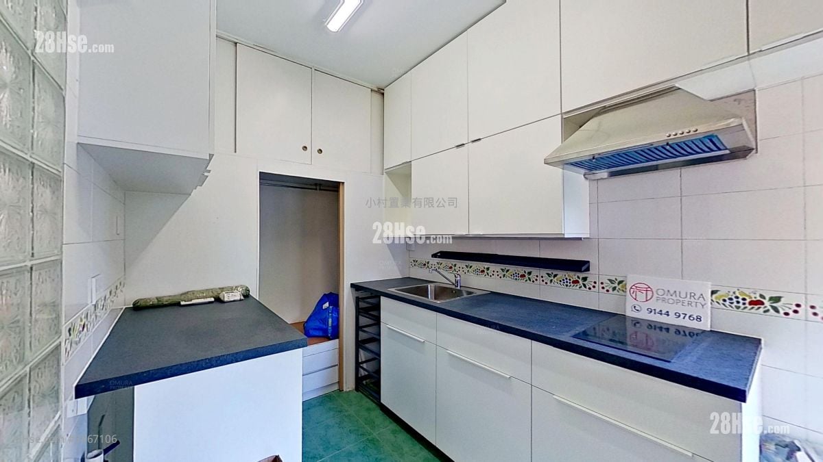 kitchen: Carlton Court Rental 3 Bedrooms , 2 Bathrooms 716 ft²