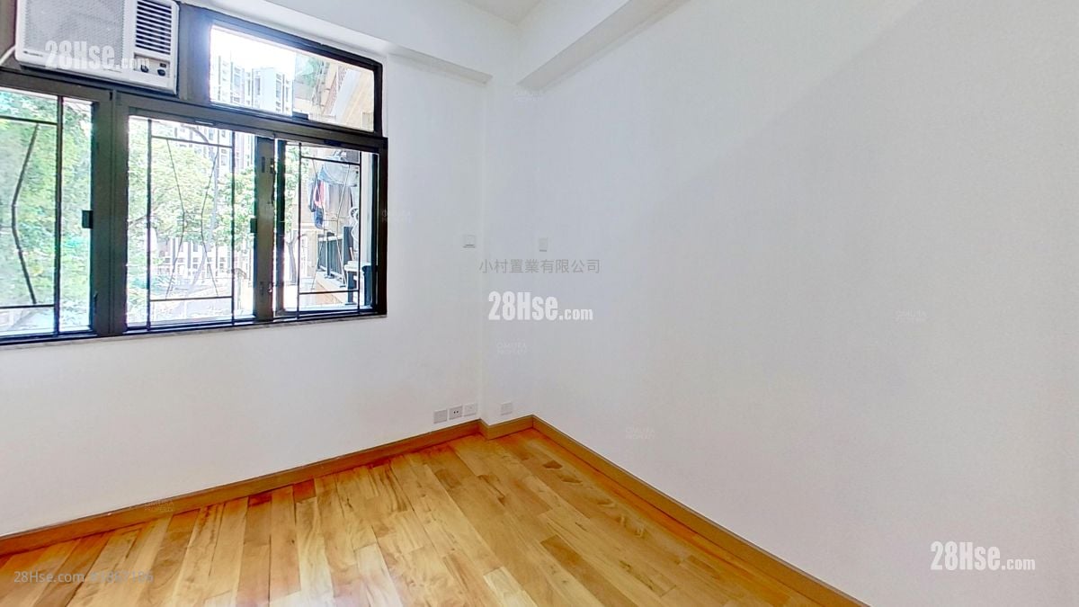 bedroom 2: Carlton Court Rental 3 Bedrooms , 2 Bathrooms 716 ft²