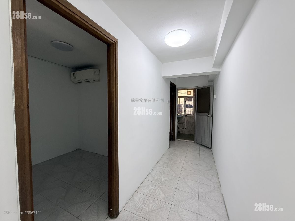 Village Sell 2 Bedrooms , 1 Bathroom 389 ft²
