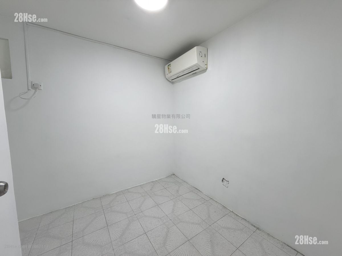 Village Sell 2 Bedrooms , 1 Bathroom 389 ft²