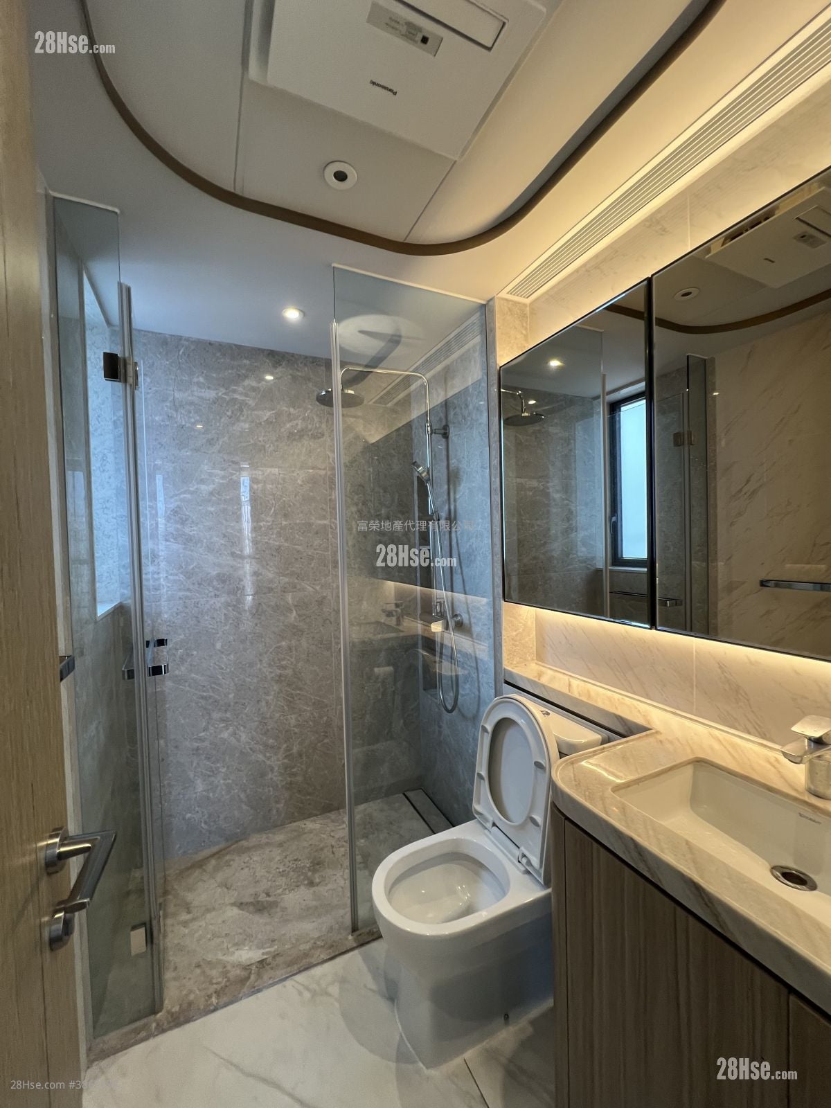 Upper River Bank Rental 3 Bedrooms , 2 Bathrooms 654 ft²