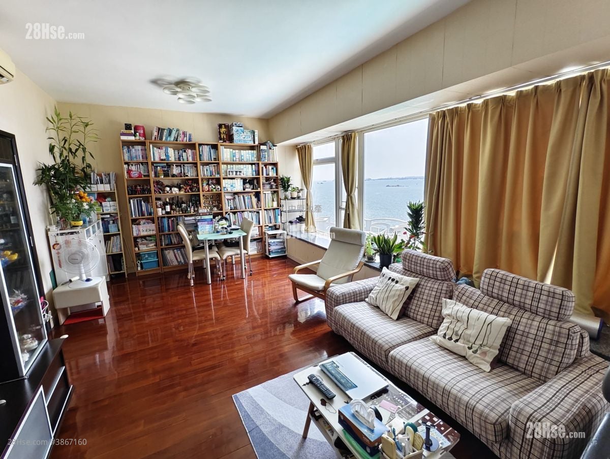 Aqua Blue Sell 3 Bedrooms 739 ft²