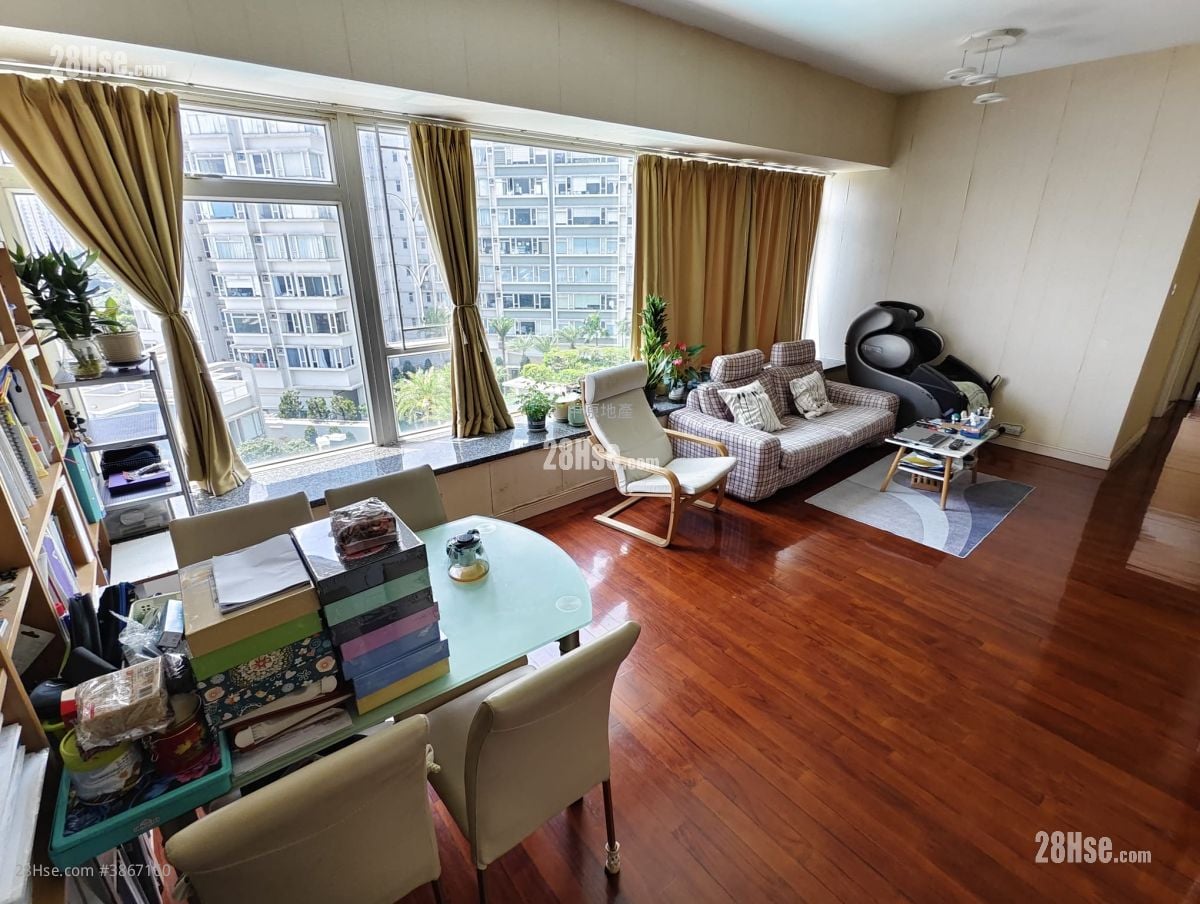 Aqua Blue Sell 3 Bedrooms 739 ft²