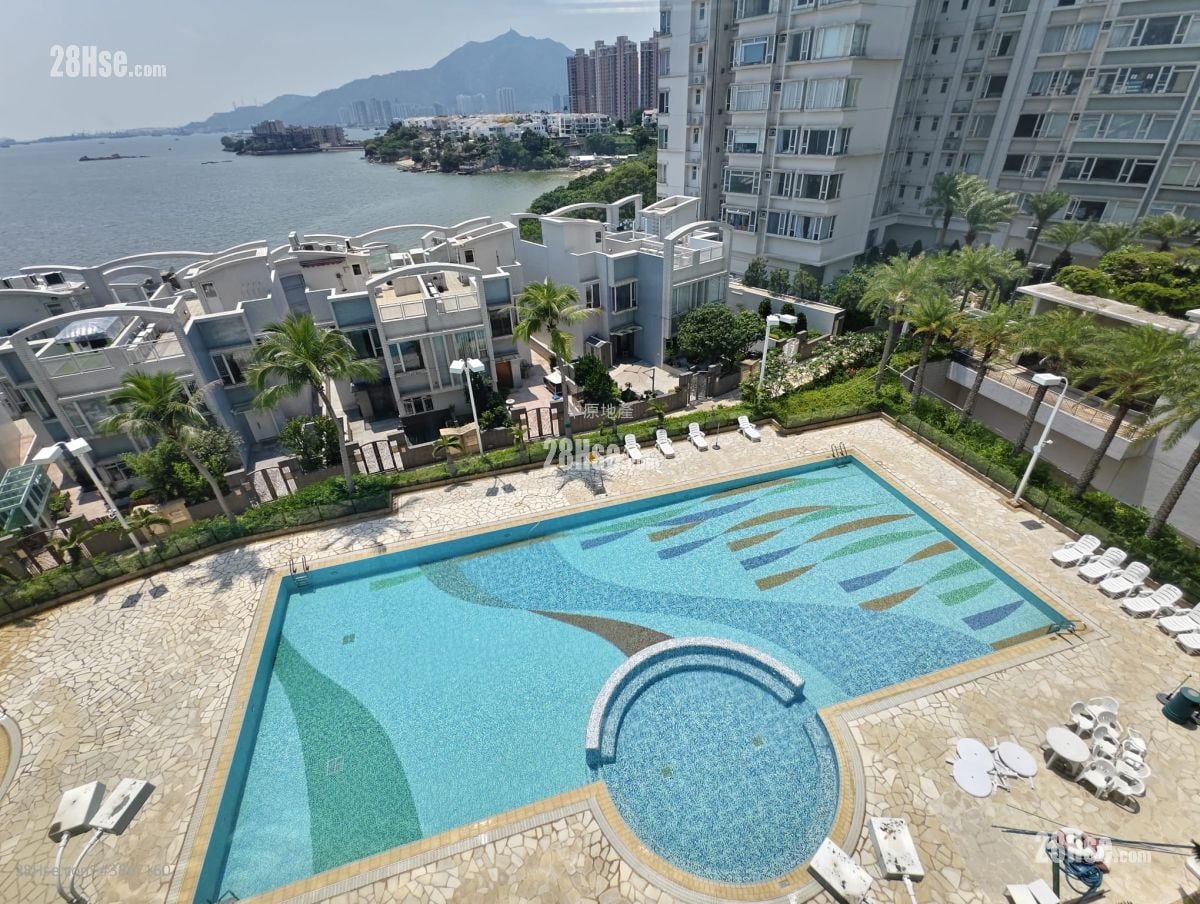 Aqua Blue Sell 3 Bedrooms 739 ft²