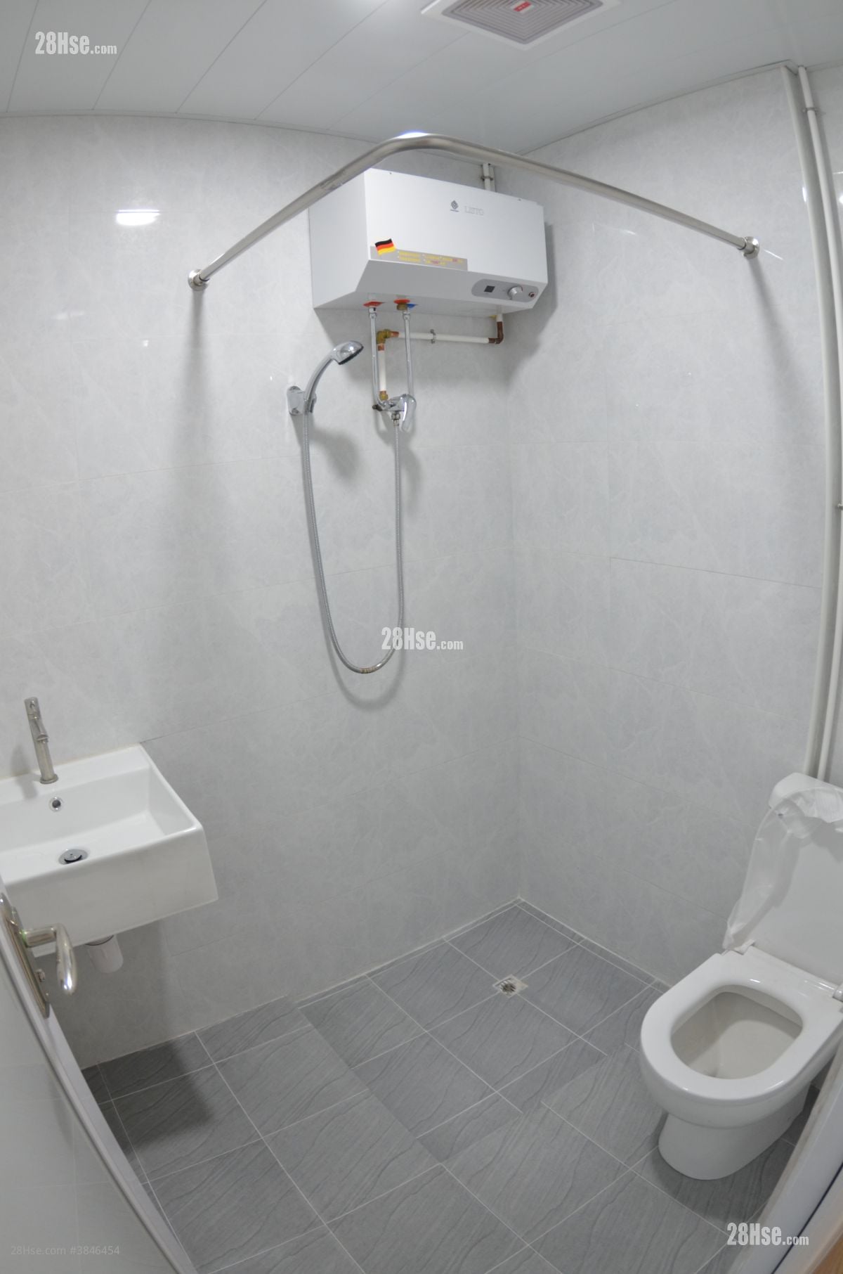 bathroom: Tai Hing Building Rental 1 Bedroom , 1 Bathroom 210 ft²