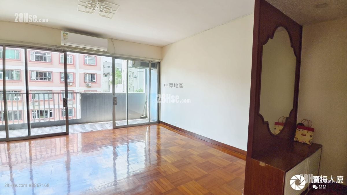 living room: Golden May Mansion Sell 3 Bedrooms , 2 Bathrooms 1,468 ft²