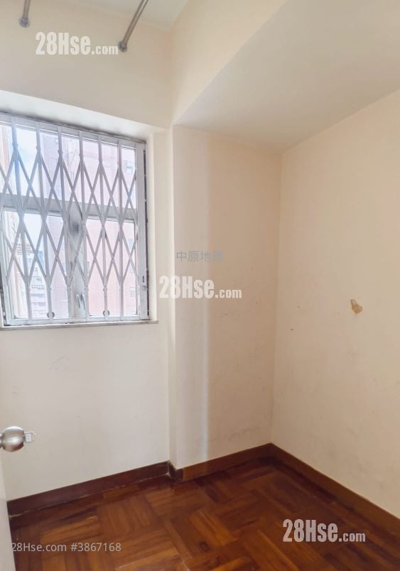 living room: Golden May Mansion Sell 3 Bedrooms , 2 Bathrooms 1,468 ft²