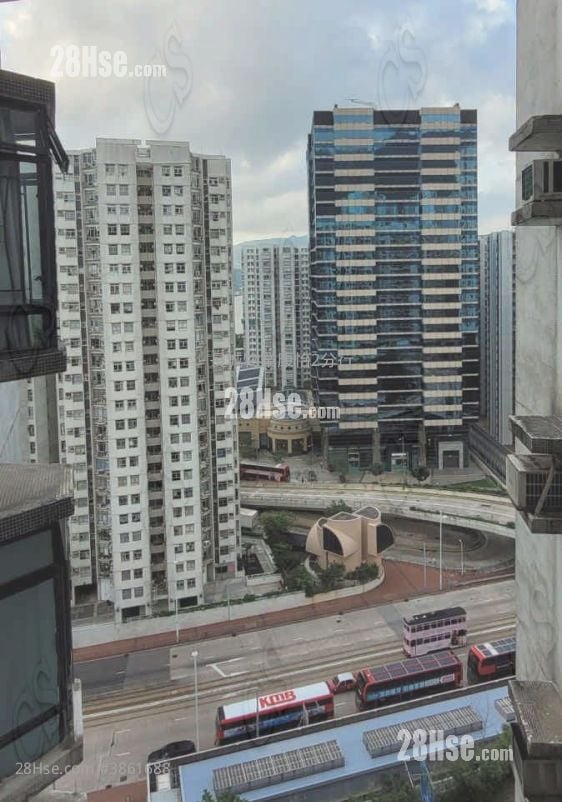 Kornhill Rental 3 Bedrooms , 1 Bathroom 609 ft²