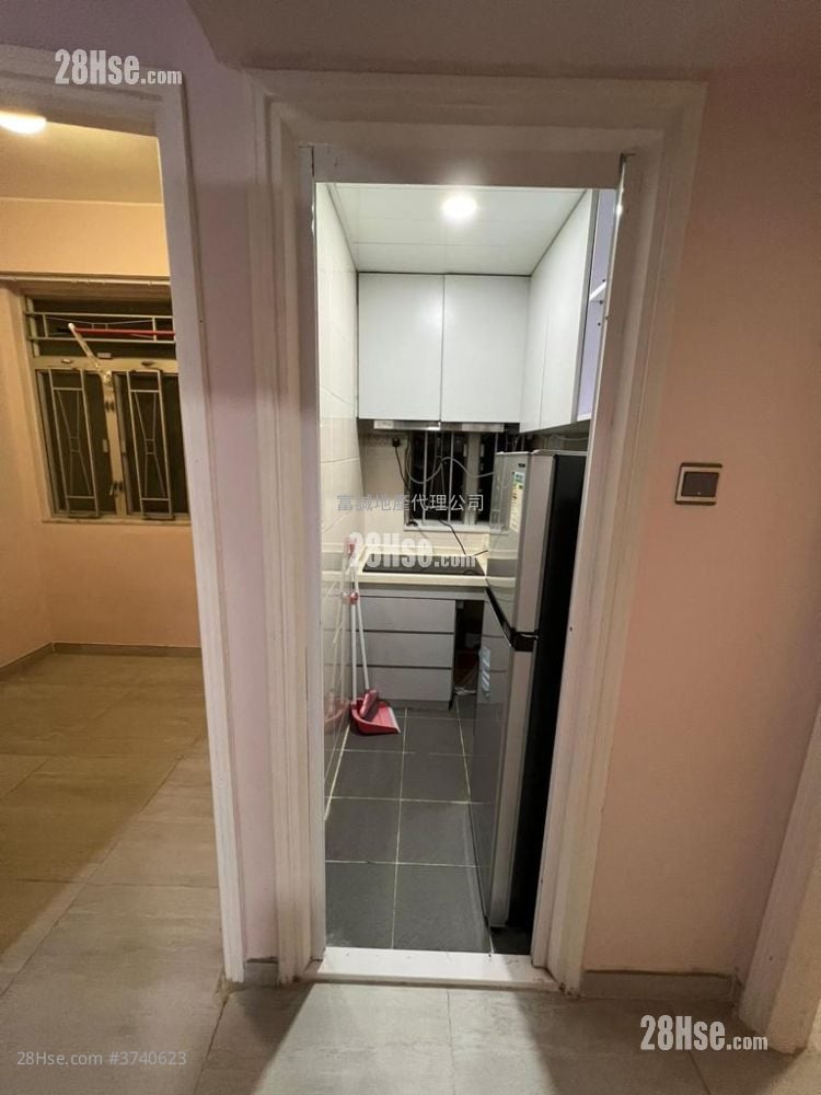 Che Cheung Building Sell 2 Bedrooms , 1 Bathroom 313 ft²