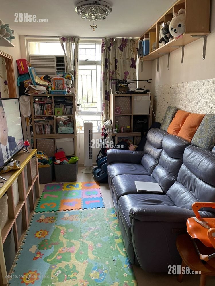 Ka Shun Court Sell 2 Bedrooms , 1 Bathroom 449 ft²