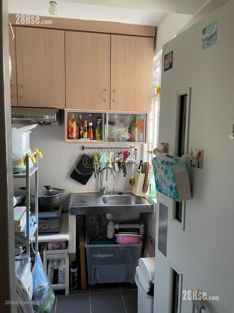 Ka Shun Court Sell 2 Bedrooms , 1 Bathroom 449 ft²