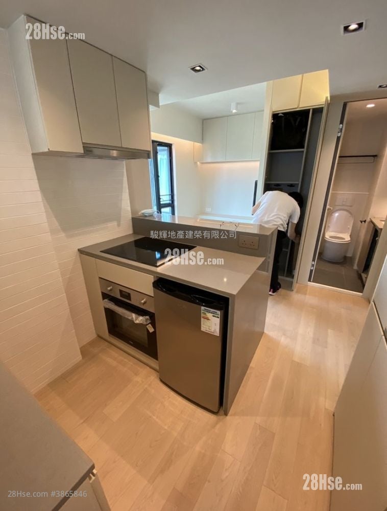 City 18 Sell 2 Bedrooms , 1 Bathroom 319 ft²