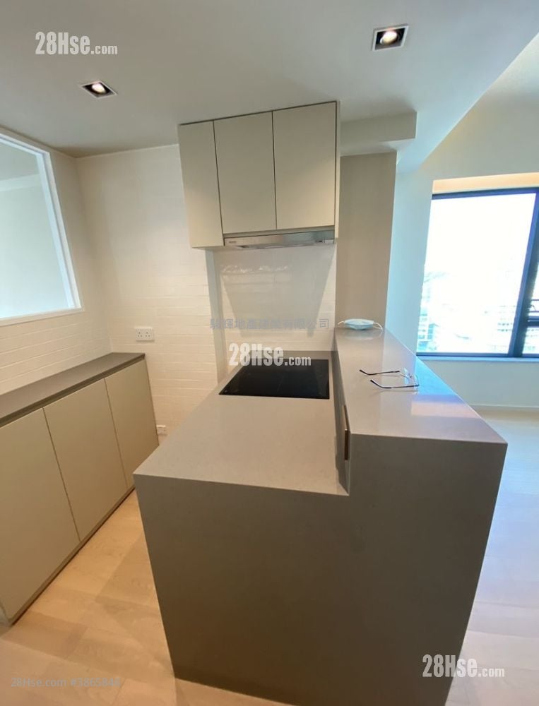City 18 Sell 2 Bedrooms , 1 Bathroom 319 ft²