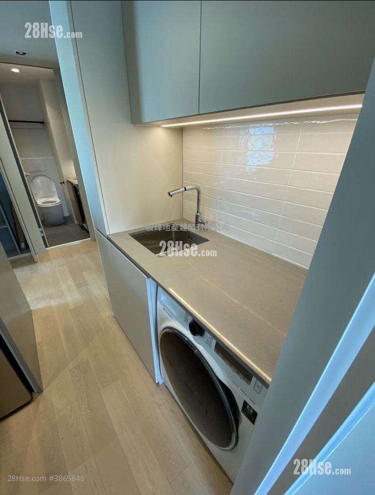 City 18 Sell 2 Bedrooms , 1 Bathroom 319 ft²