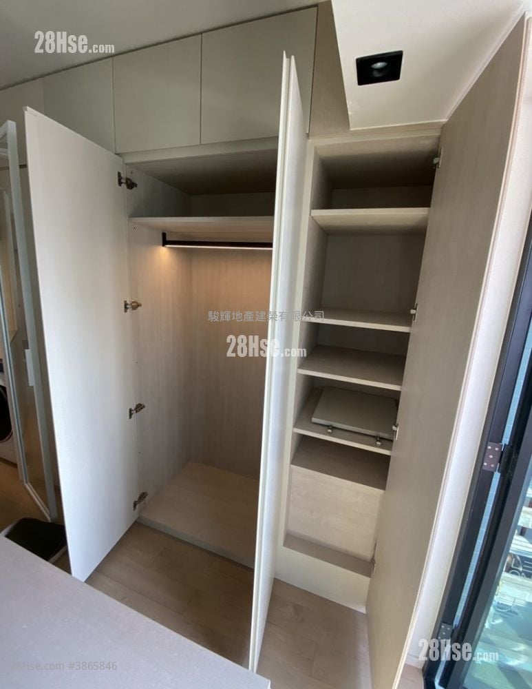 City 18 Sell 2 Bedrooms , 1 Bathroom 319 ft²