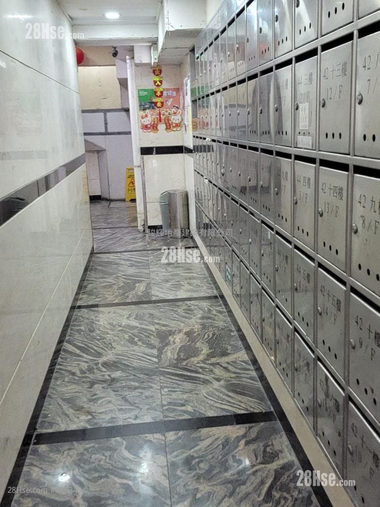 Lee Kwan Building Sell 3 Bedrooms , 3 Bathrooms 506 ft²