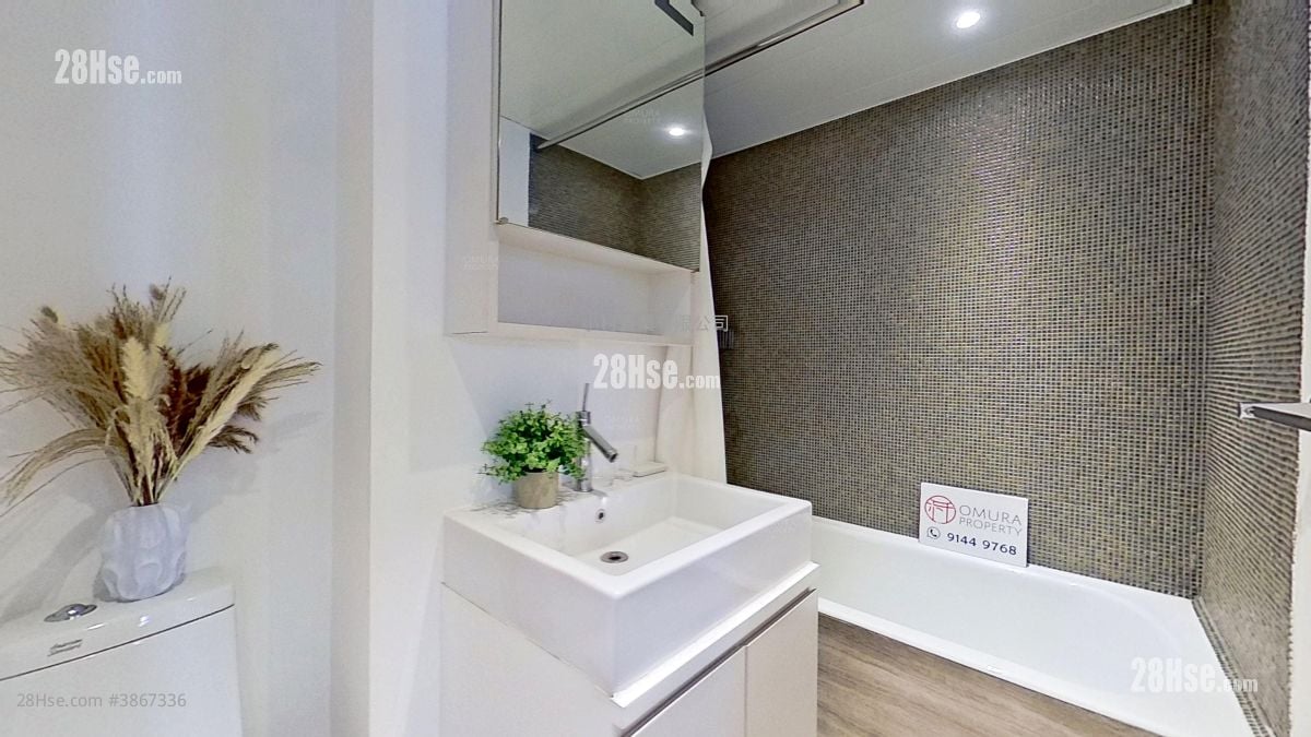 bathroom: 147-151 King's Road Rental Studio , 1 Bathroom 200 ft²