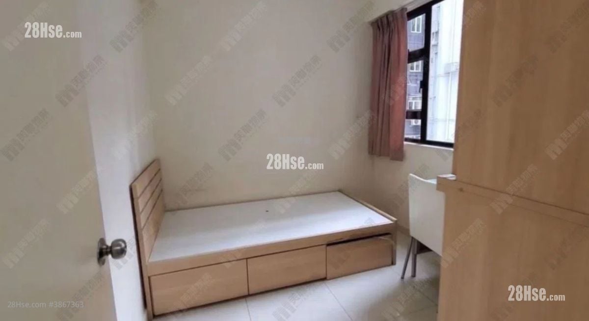 Crystal Court Sell 3 Bedrooms 712 ft²
