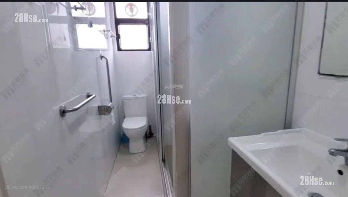 Crystal Court Sell 3 Bedrooms 712 ft²