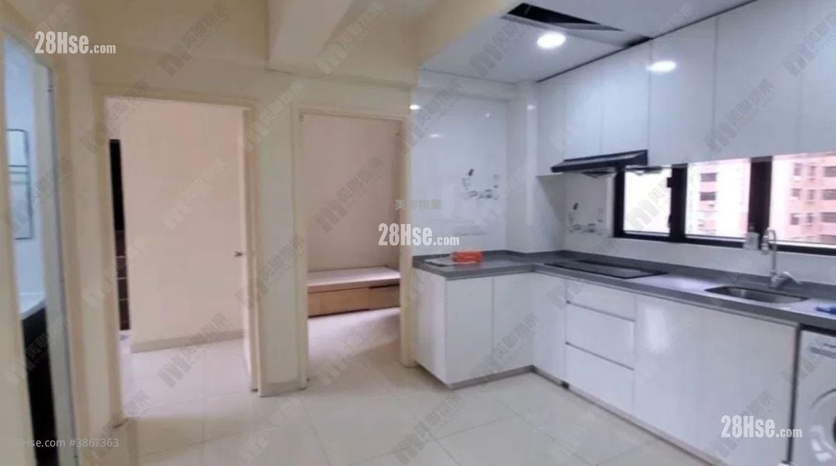 Crystal Court Sell 3 Bedrooms 712 ft²