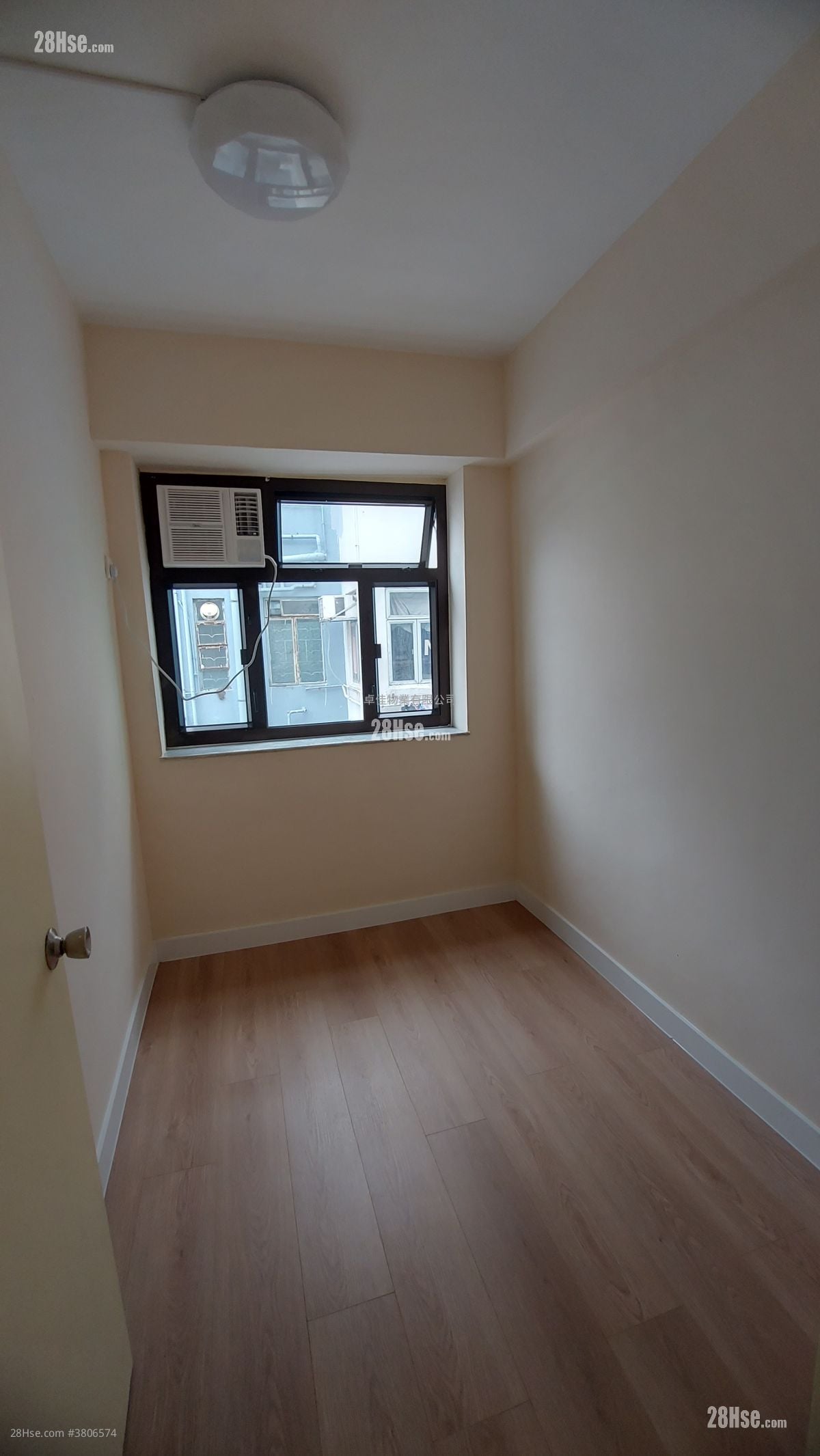 Chinese Mansion Sell 2 Bedrooms , 1 Bathroom 363 ft²
