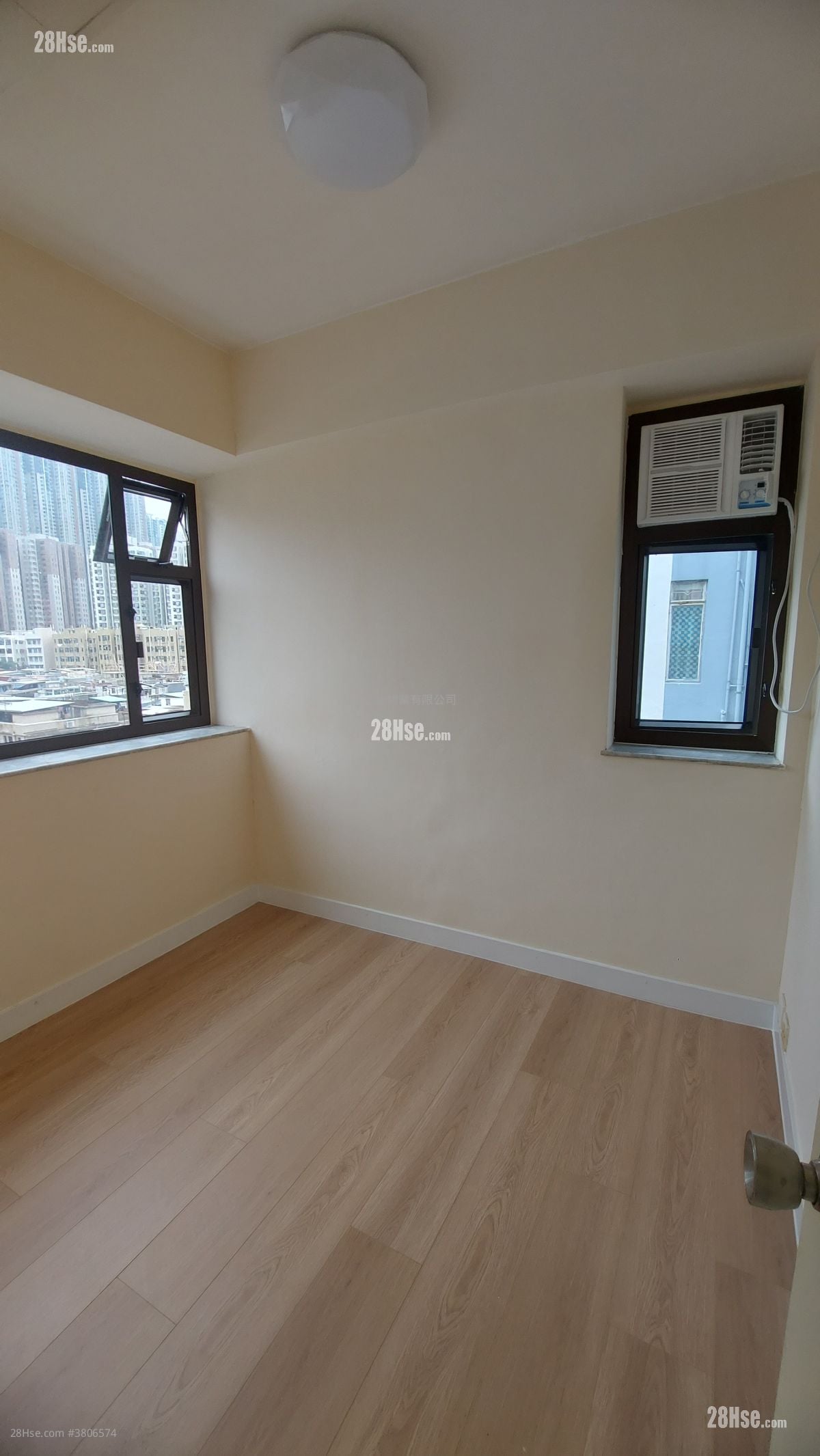 Chinese Mansion Sell 2 Bedrooms , 1 Bathroom 363 ft²
