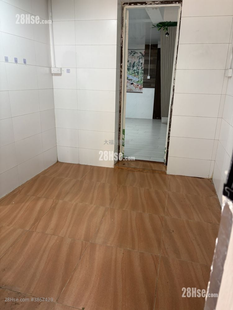 Tsang Tai Uk Old Village Rental 3 Bedrooms , 1 Bathroom 650 ft²