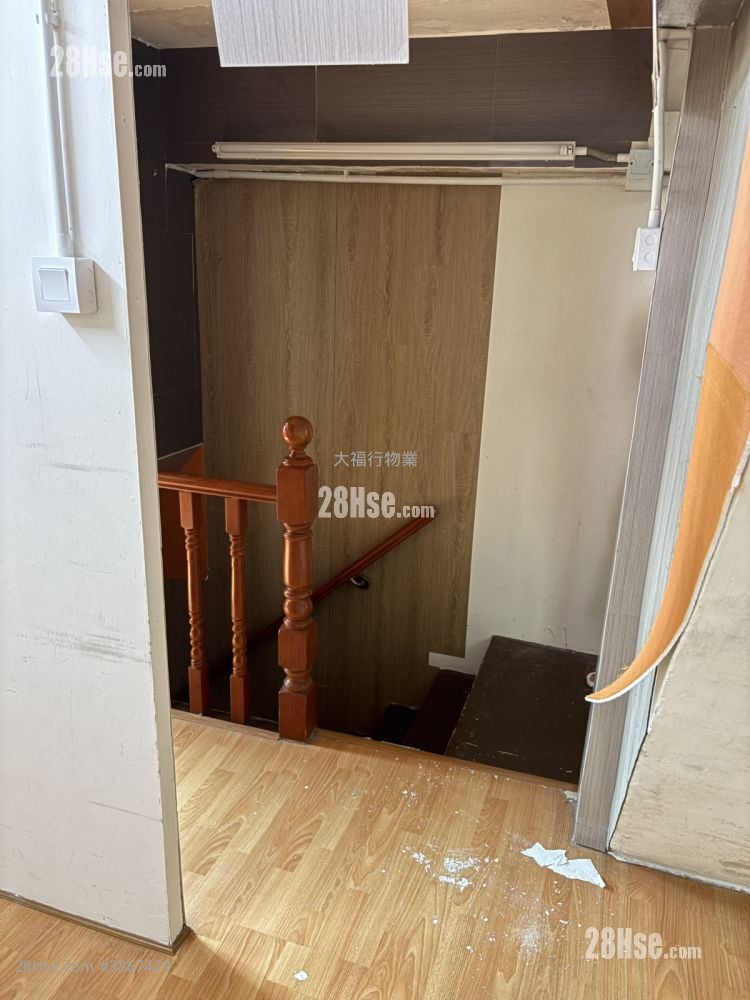 Tsang Tai Uk Old Village Rental 3 Bedrooms , 1 Bathroom 650 ft²