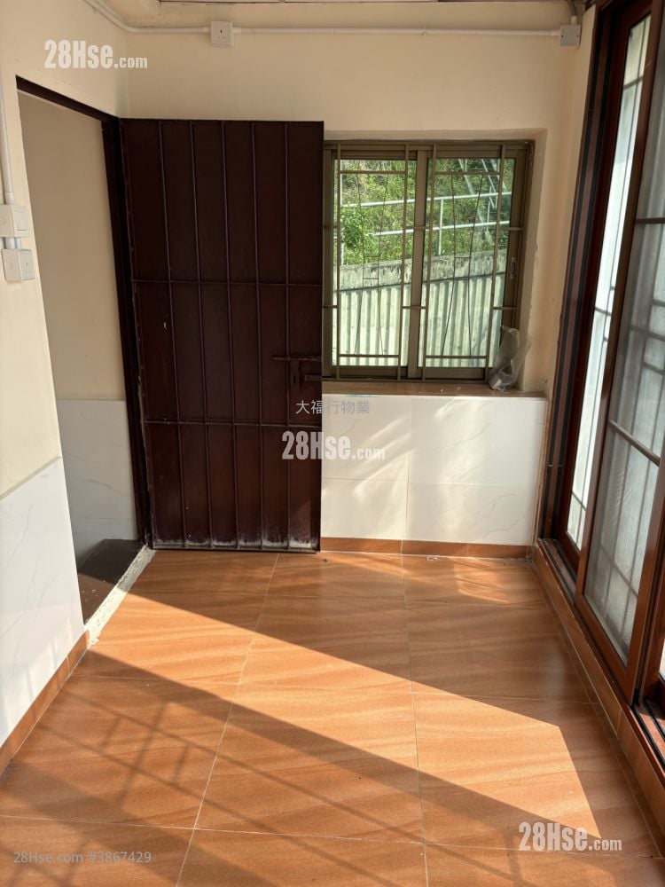 Tsang Tai Uk Old Village Rental 3 Bedrooms , 1 Bathroom 650 ft²