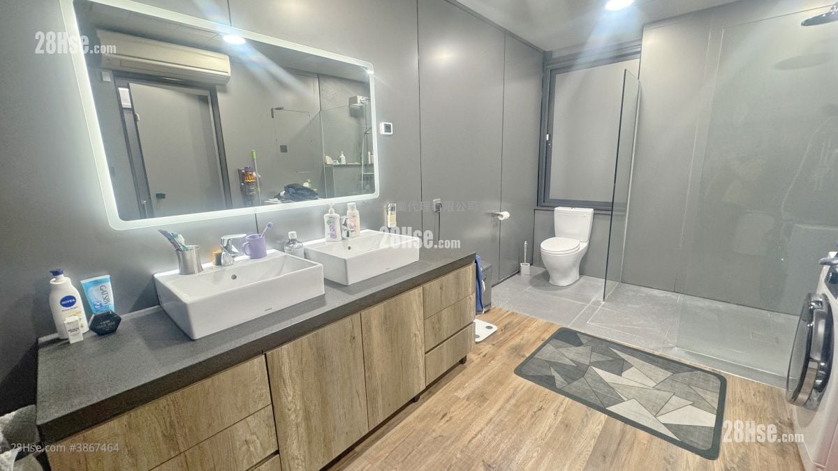 Green Crest Sell Studio , 2 Bathrooms 1,090 ft²