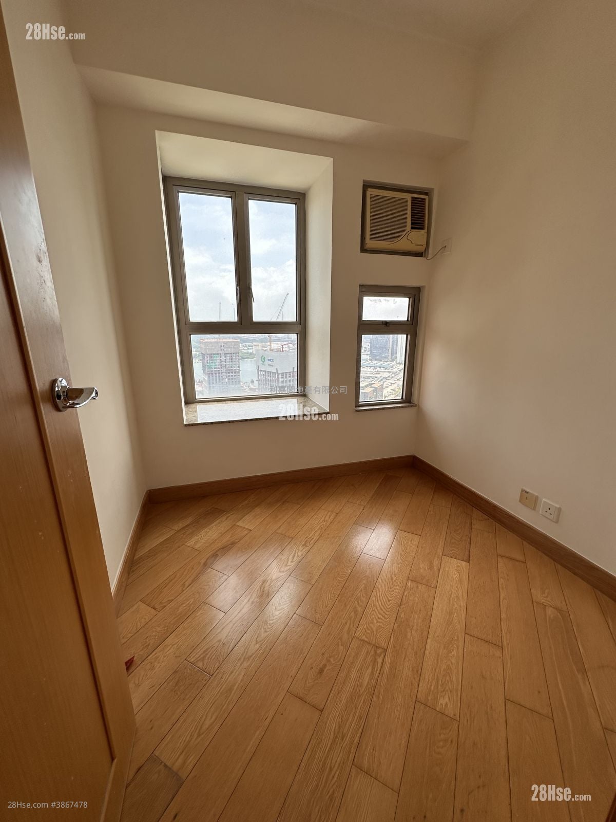 Harbour Green Rental 541 ft²