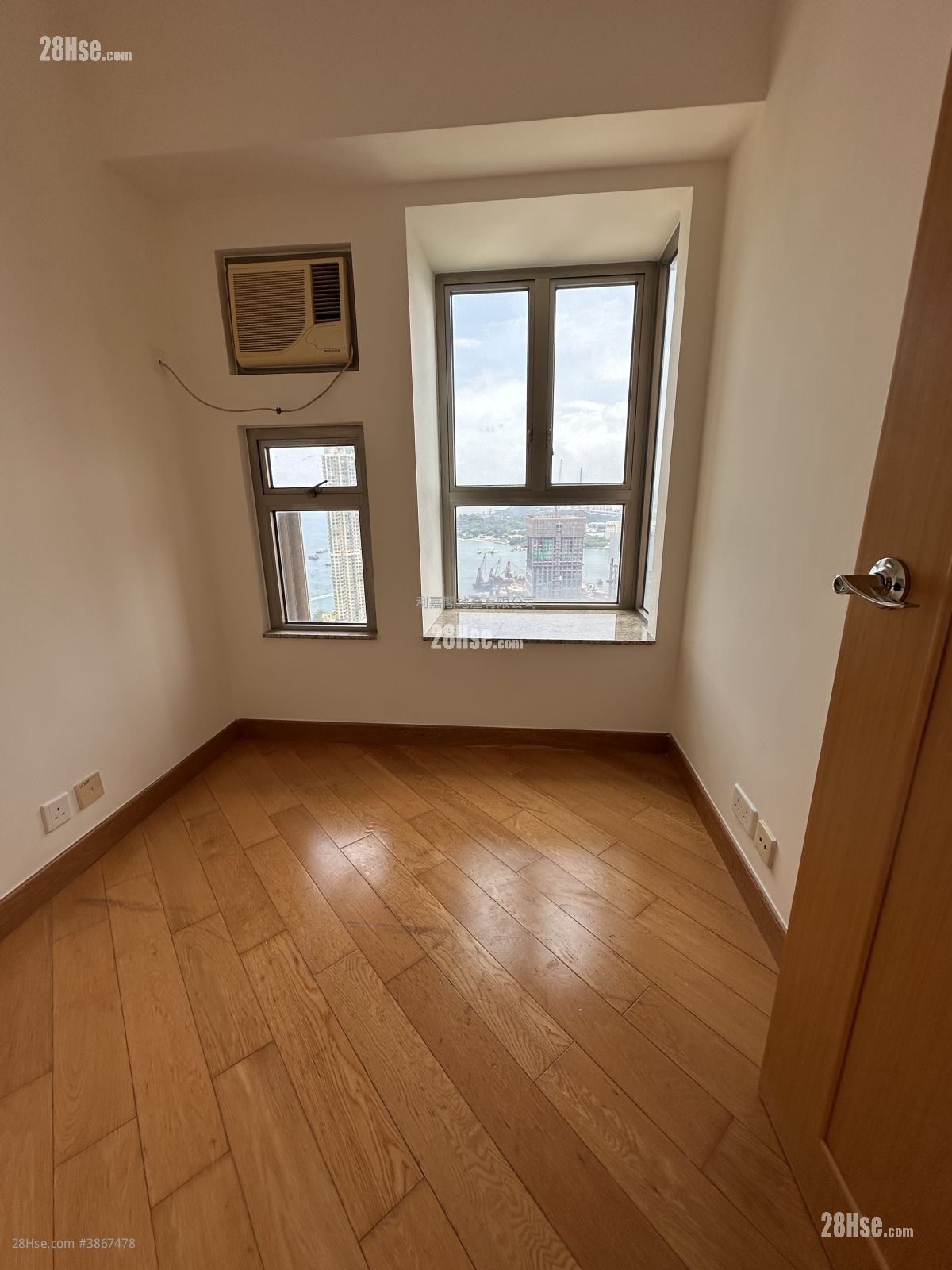 Harbour Green Rental 541 ft²