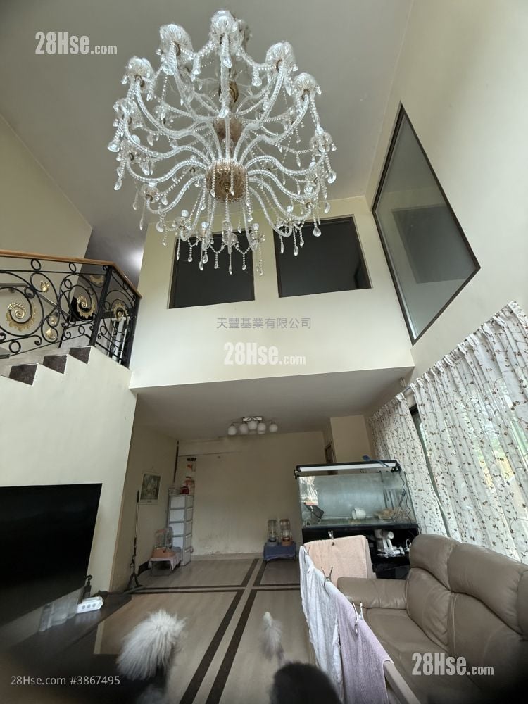 Hilltop Garden Sell 5+ Bedrooms , 4 Bathrooms 2,100 ft²