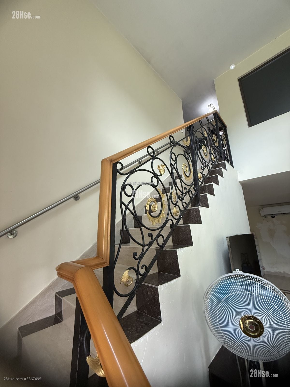 Hilltop Garden Sell 5+ Bedrooms , 4 Bathrooms 2,100 ft²