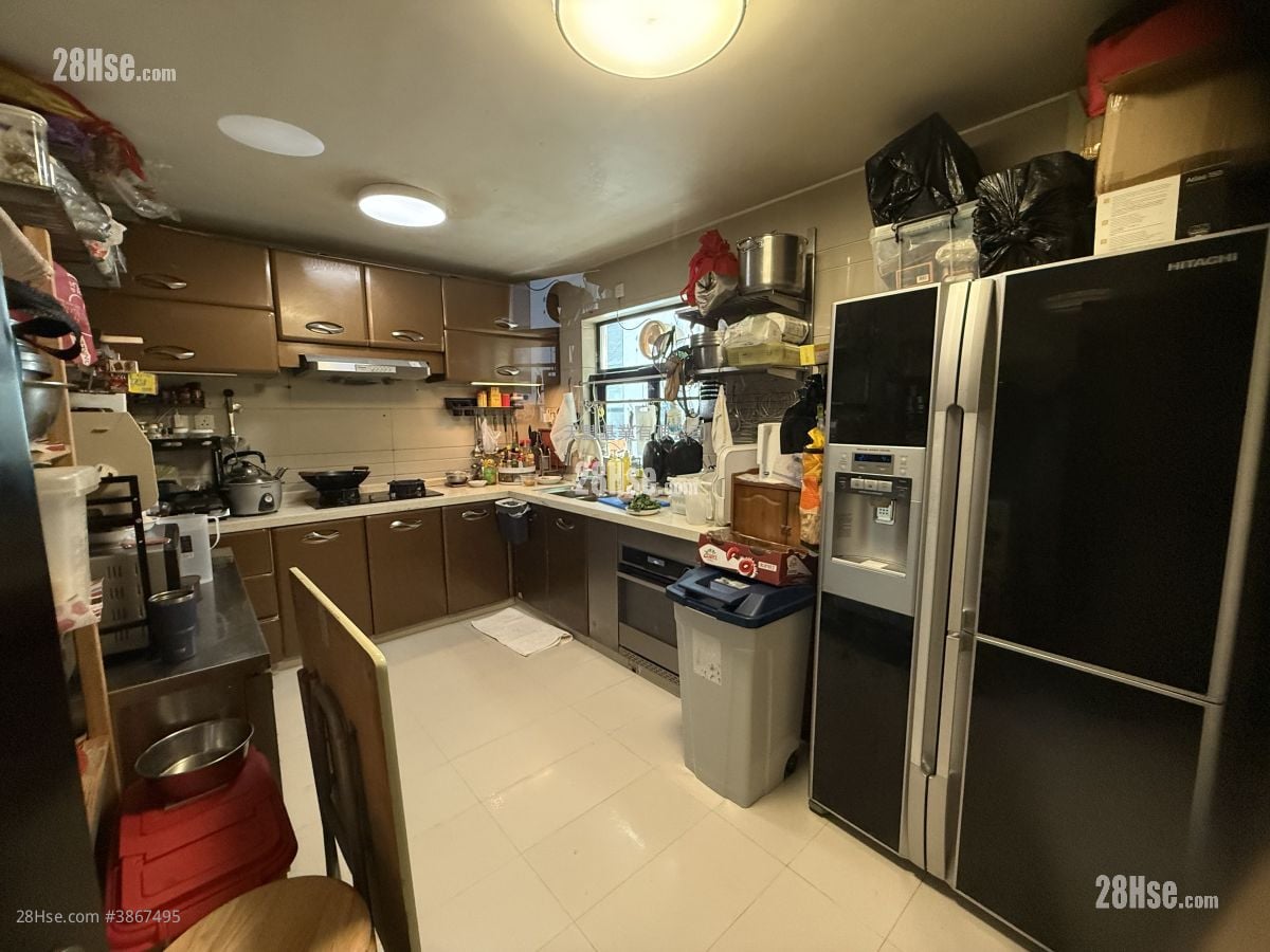 Hilltop Garden Sell 5+ Bedrooms , 4 Bathrooms 2,100 ft²