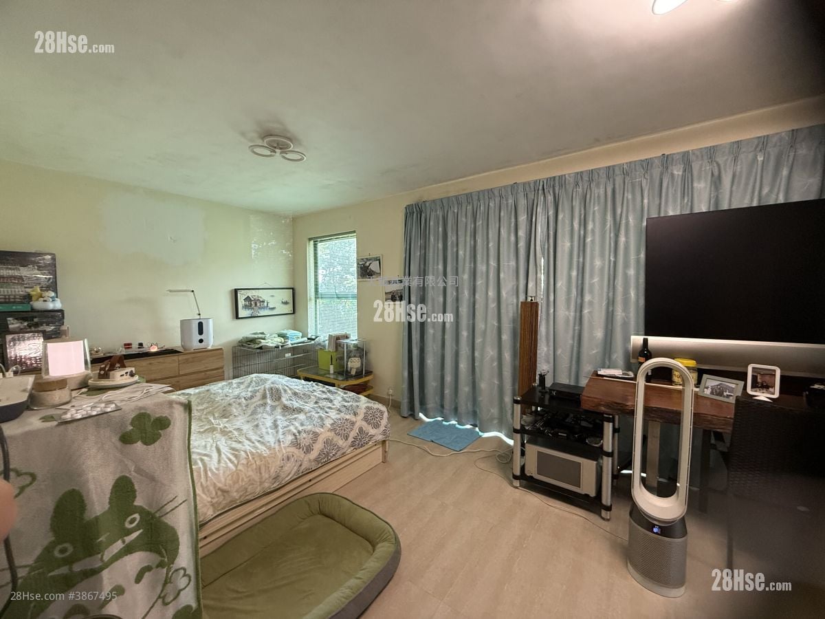 Hilltop Garden Sell 5+ Bedrooms , 4 Bathrooms 2,100 ft²