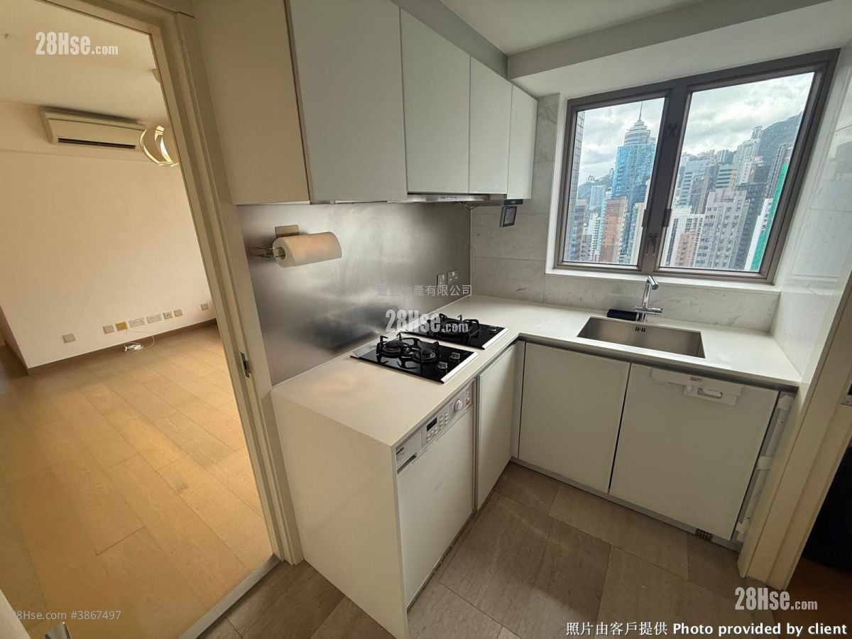 Centrepoint Rental 3 Bedrooms , 1 Bathroom 779 ft²
