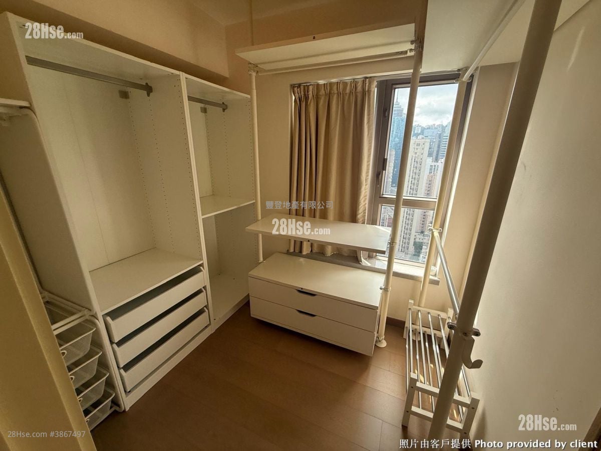 Centrepoint Rental 3 Bedrooms , 1 Bathroom 779 ft²
