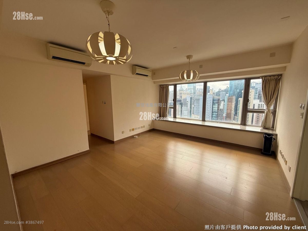 Centrepoint Rental 3 Bedrooms , 1 Bathroom 779 ft²