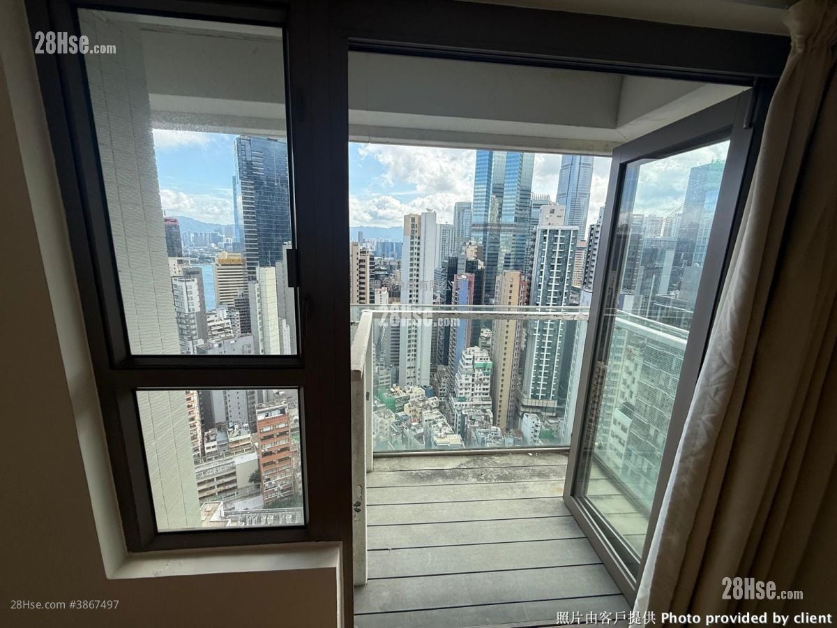 Centrepoint Rental 3 Bedrooms , 1 Bathroom 779 ft²