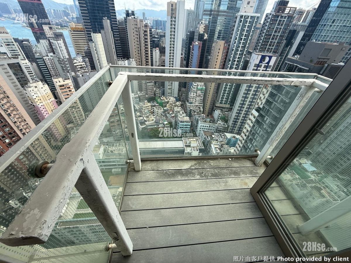 Centrepoint Rental 3 Bedrooms , 1 Bathroom 779 ft²