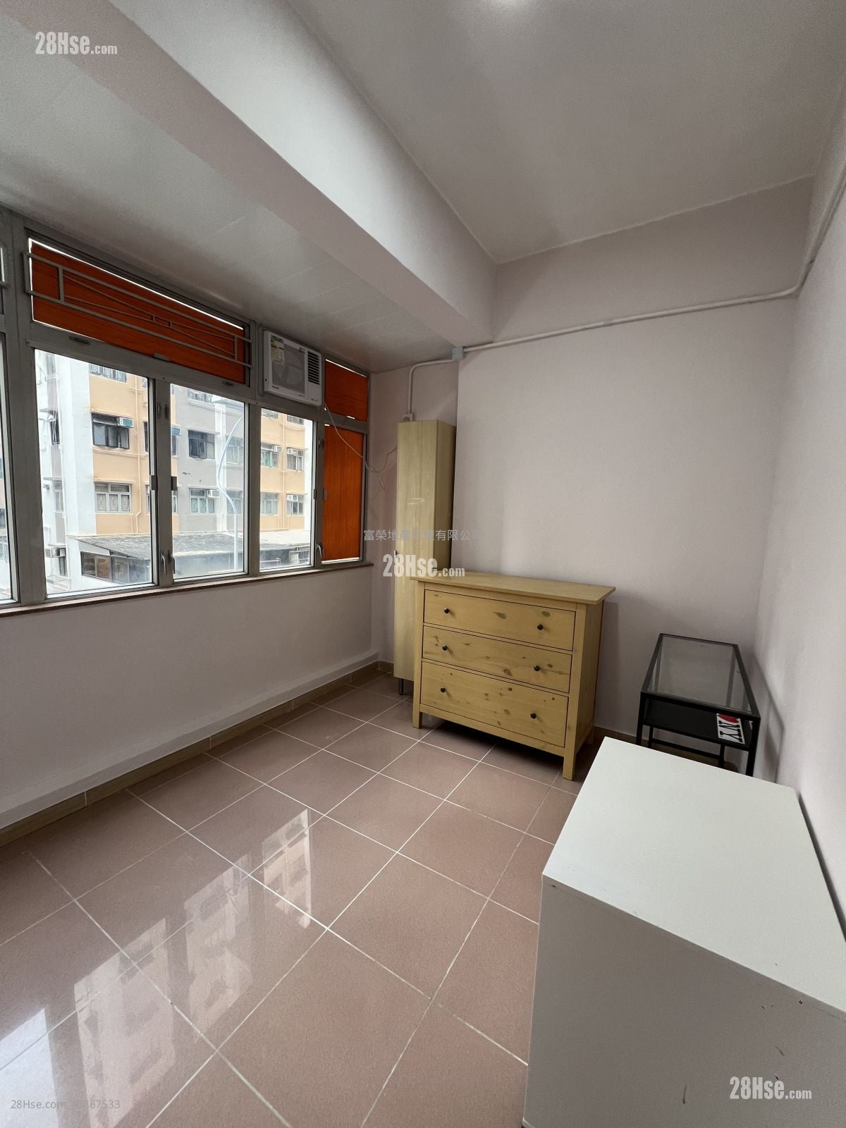 Chinese Mansion Rental 3 Bedrooms , 1 Bathroom 670 ft²