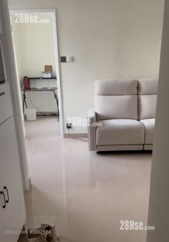living room: Nan Hai Mansion Sell 1 Bedroom , 1 Bathroom 319 ft²