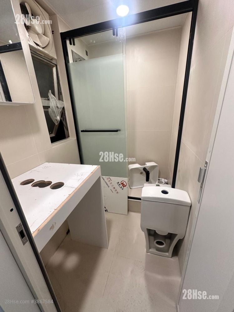 bathroom: Nan Hai Mansion Sell 1 Bedroom , 1 Bathroom 319 ft²