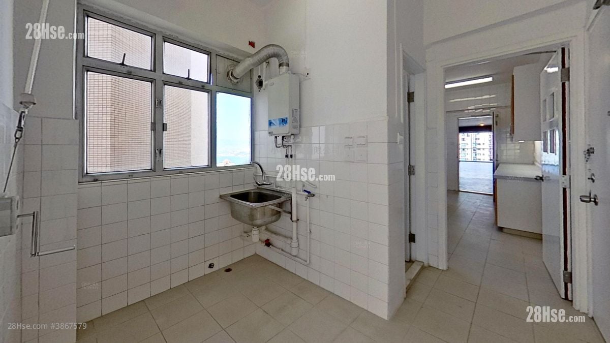 servant’s room: Fairmont Gardens Rental 4 Bedrooms , 2 Bathrooms 2,539 ft²