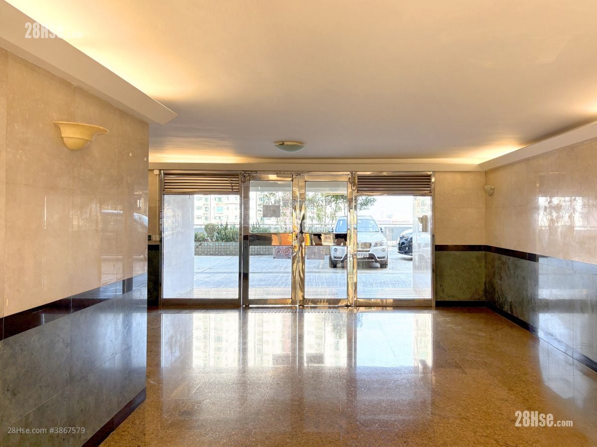 Lobby: Fairmont Gardens Rental 4 Bedrooms , 2 Bathrooms 2,539 ft²