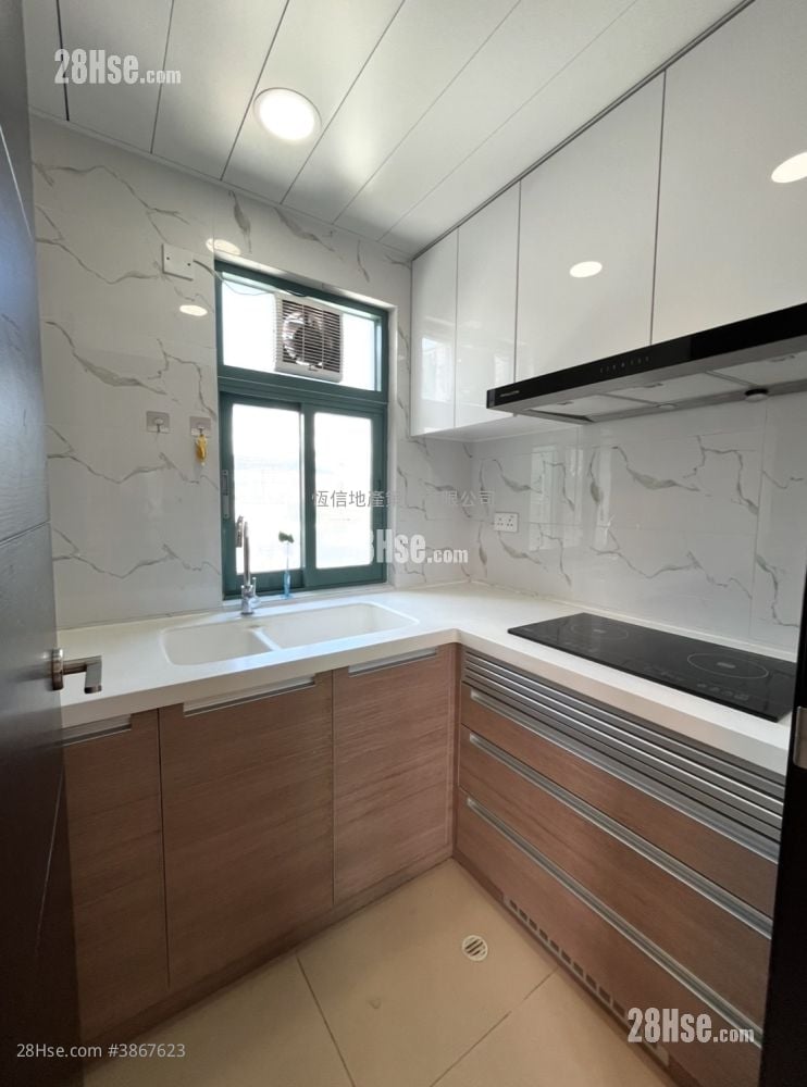 Village Rental 3 Bedrooms , 1 Bathroom 630 ft²