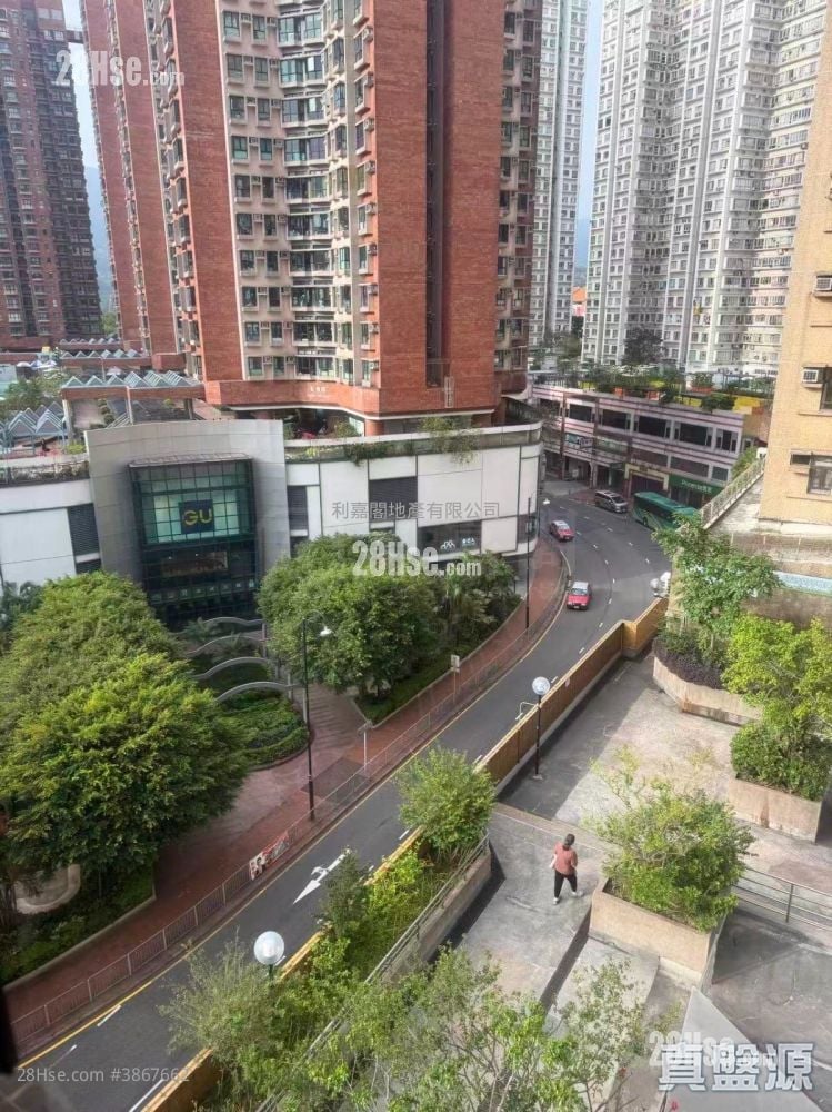 Wai Wah Centre Sell 2 Bedrooms 358 ft²