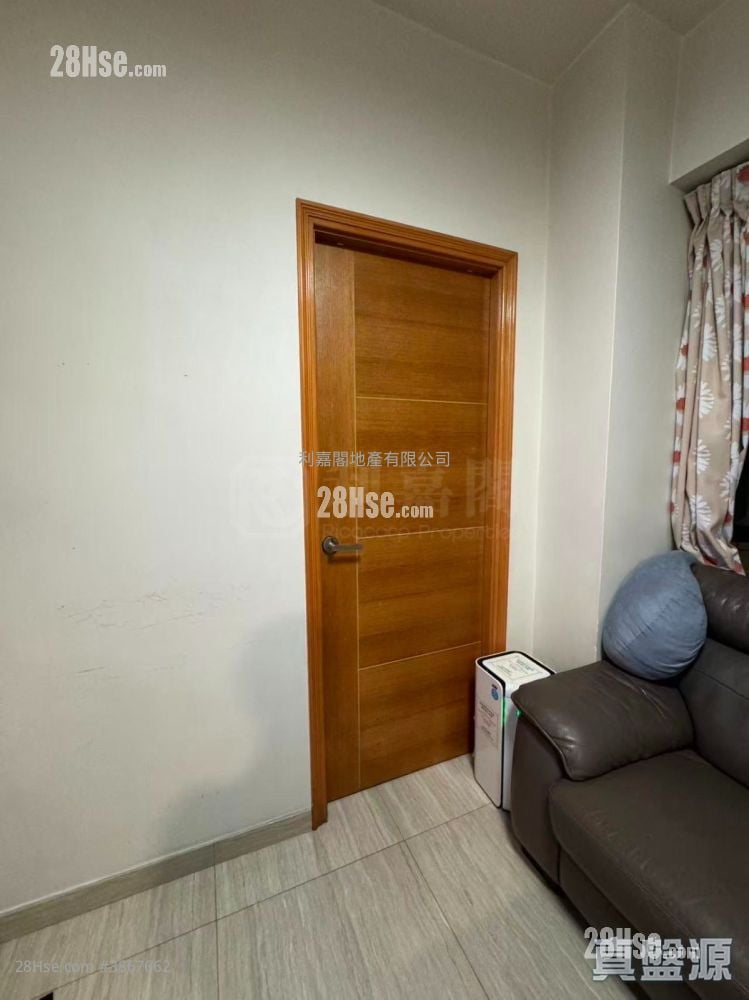 Wai Wah Centre Sell 2 Bedrooms 358 ft²